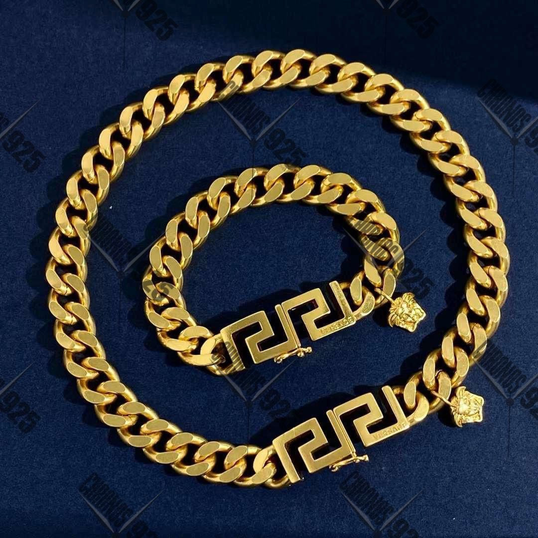 Gargantilla y pulsera Versace
